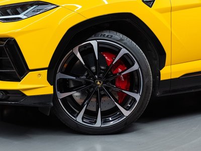 LAMBORGHINI URUS - 6