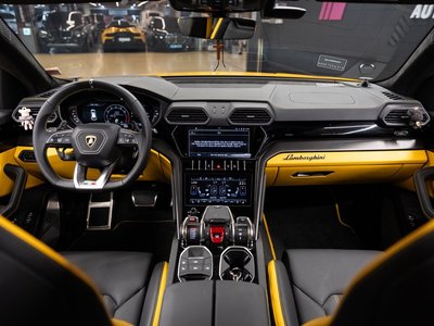 LAMBORGHINI URUS - 5