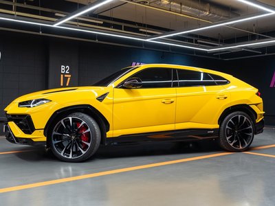 LAMBORGHINI URUS - 3