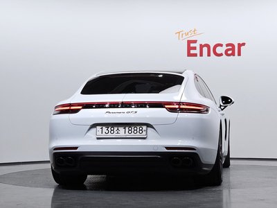 PORSCHE PANAMERA - 3