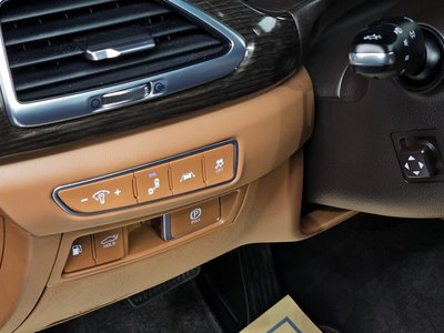 2019 Genesis G90 — миниатюра 14