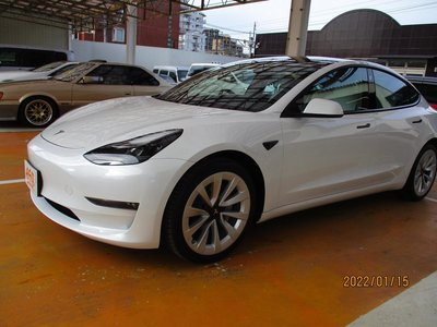 TESLA MODEL 3 - 6
