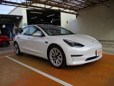 TESLA MODEL 3 - 2
