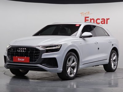 AUDI Q8 - 1