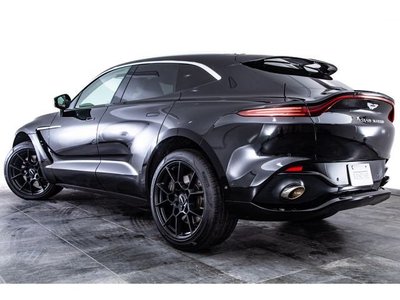 ASTON MARTIN DBX - 9