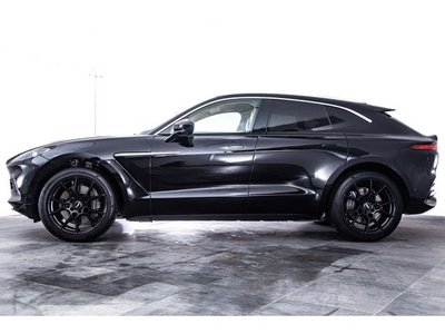 ASTON MARTIN DBX - 8