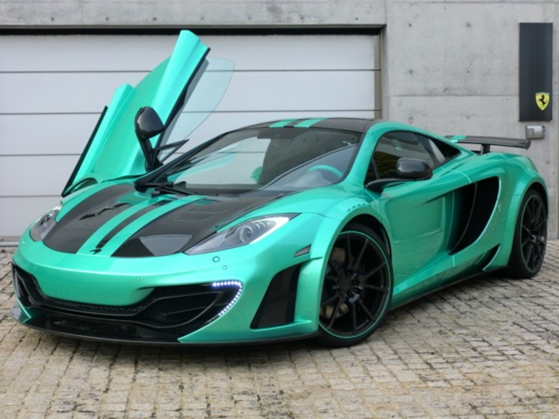 MCLAREN MP4-12C - View 1