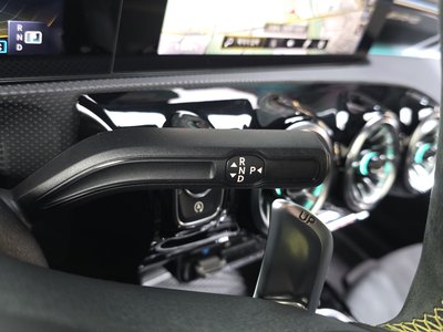 MERCEDES-BENZ CLA - 9