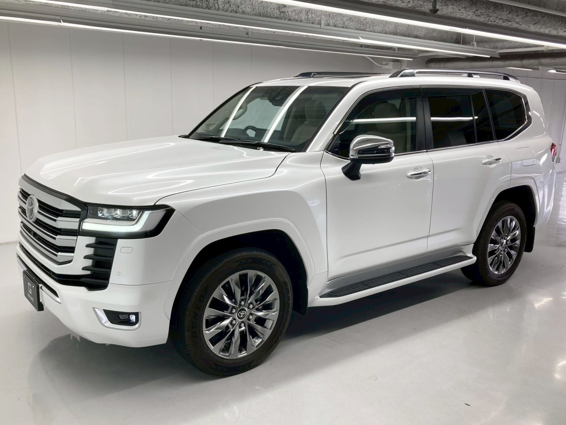 TOYOTA LAND CRUISER 300 - View 1