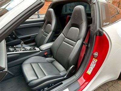 2023 Porsche 911 — миниатюра 40