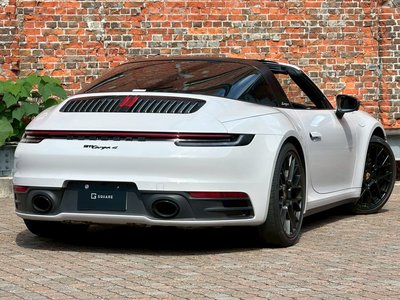 2023 Porsche 911 — миниатюра 12