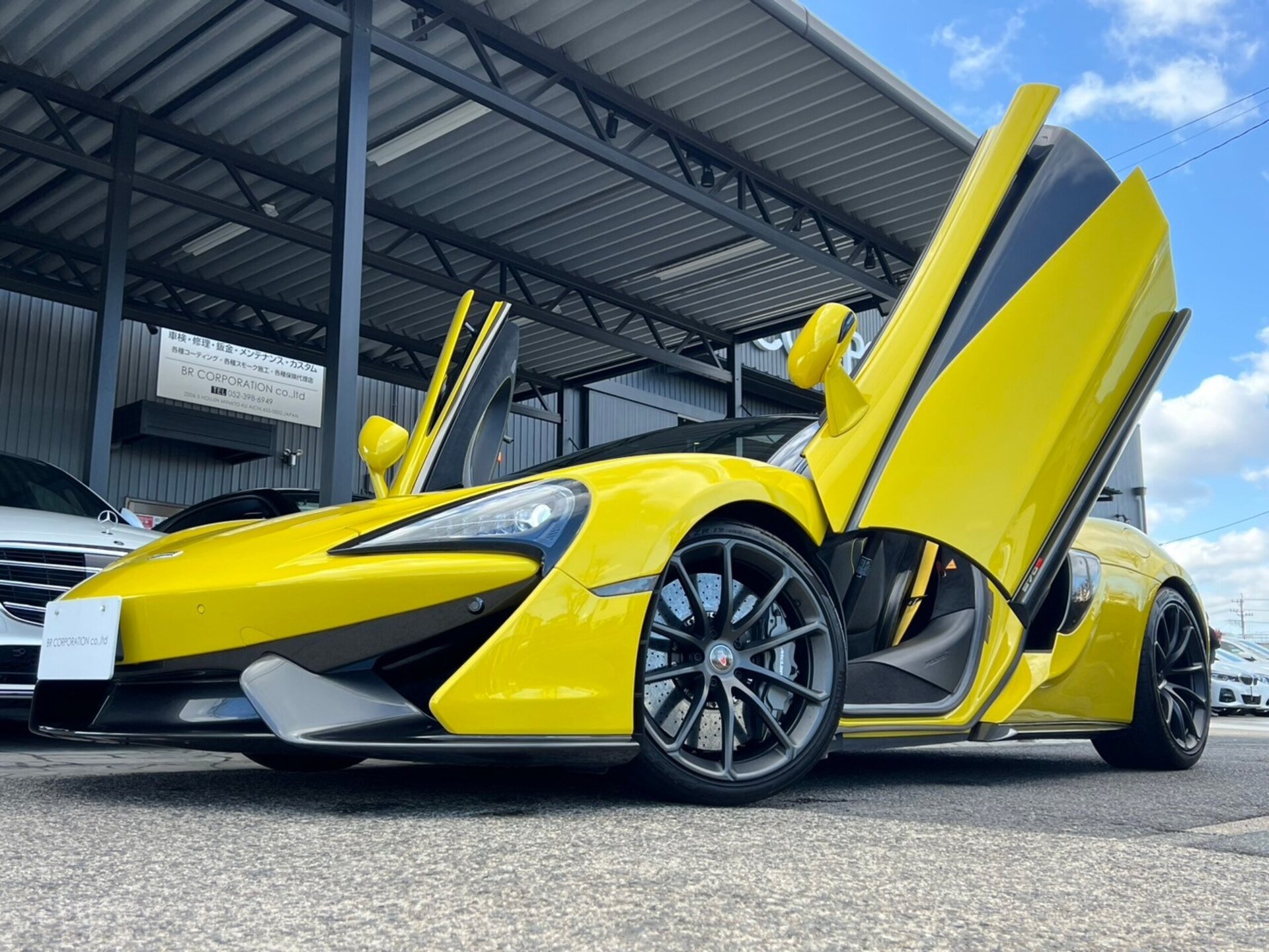 MCLAREN 570S SPIDER - View 1