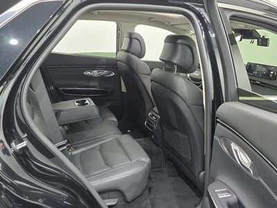 2023 Genesis GV70 — миниатюра 17