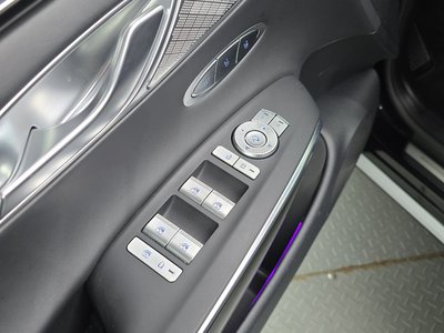 2023 Genesis GV70 — миниатюра 28