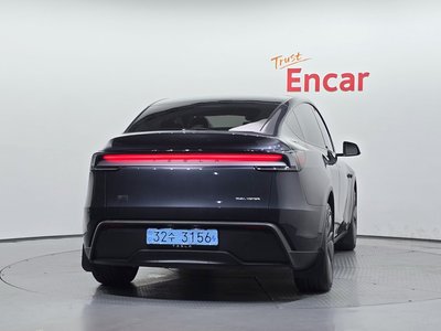 TESLA MODEL Y - 4