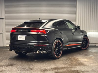 LAMBORGHINI URUS - 6