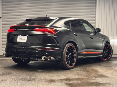 LAMBORGHINI URUS - 8