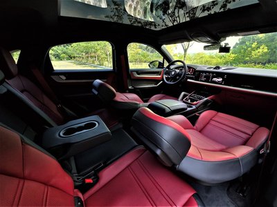 صورة 10 لـ 2023 Porsche CAYENNE