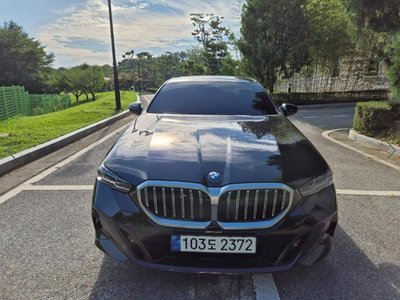 2024 BMW 5 SERIES — фото 1