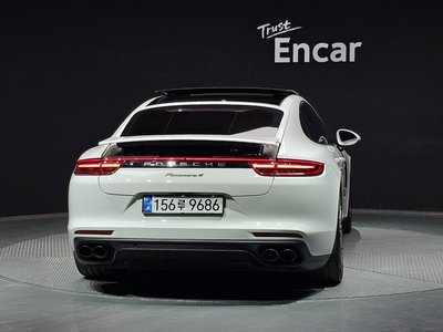 PORSCHE PANAMERA - 4