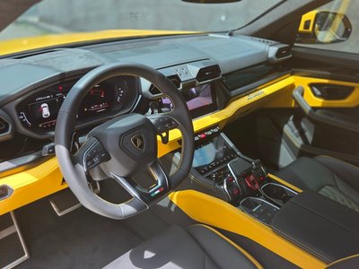 LAMBORGHINI URUS - 8