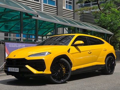 LAMBORGHINI URUS - 1