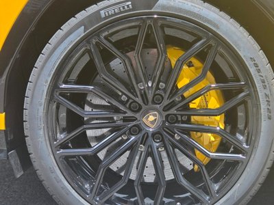LAMBORGHINI URUS - 5