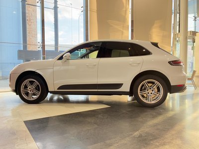 PORSCHE MACAN - 8