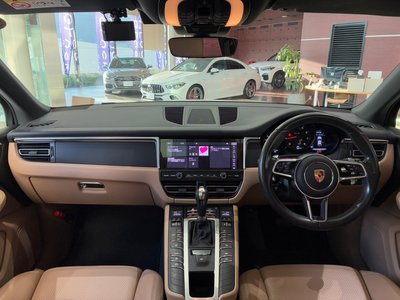PORSCHE MACAN - 2
