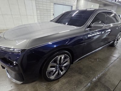 2022 BMW I7 — фото 1