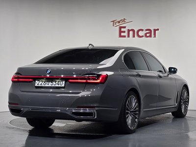 2020 BMW 7 SERIES photo 3
