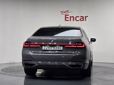 2020 BMW 7 SERIES photo 4
