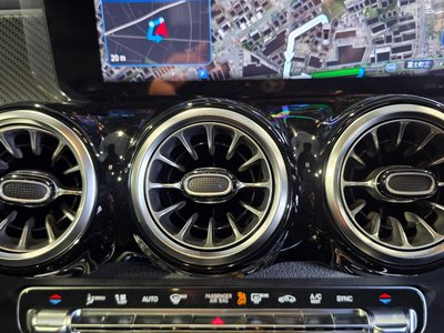 MERCEDES-BENZ GLB - 9