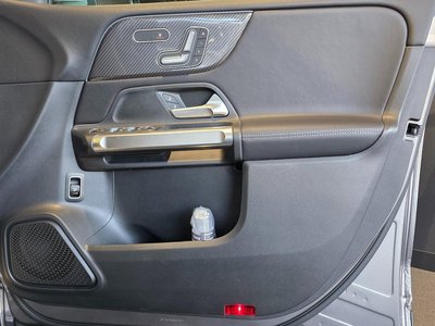 MERCEDES-BENZ GLB - 7