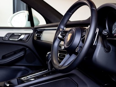 PORSCHE MACAN - 2