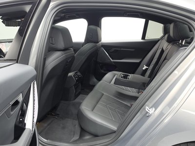 2025 BMW 5 SERIES 缩略图 12