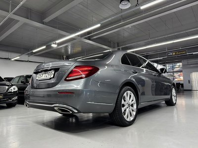 MERCEDES-BENZ E-CLASS - 5
