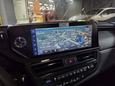 2025 Lexus ES — миниатюра 11