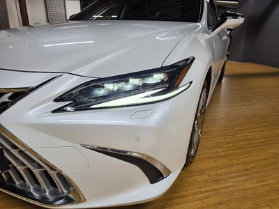 2025 Lexus ES — миниатюра 17