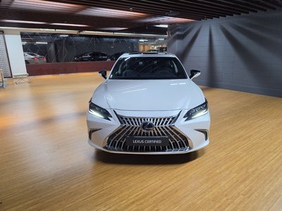 2025 Lexus ES photo 2