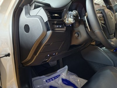 2025 Lexus ES — миниатюра 18