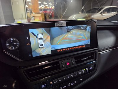2025 Lexus ES — миниатюра 13