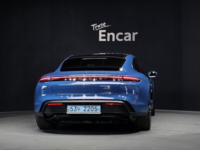 2021 Porsche TAYCAN photo 3