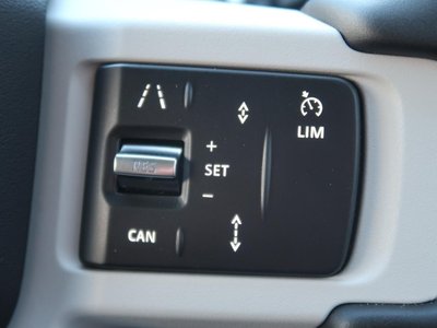 LAND ROVER DEFENDER - 7