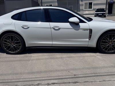 PORSCHE PANAMERA - 8