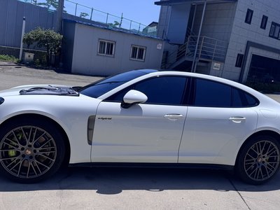 PORSCHE PANAMERA - 3