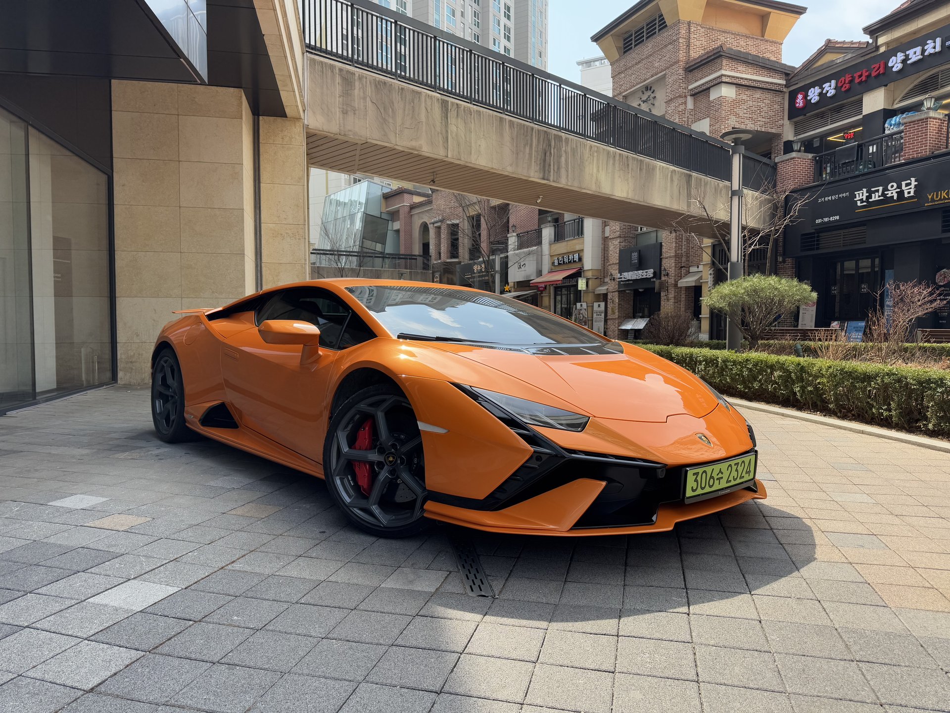 LAMBORGHINI HURACAN - View 1