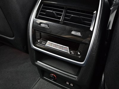 2025 BMW X7 thumbnail 25