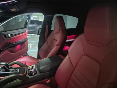 2020 Porsche CAYENNE photo 2