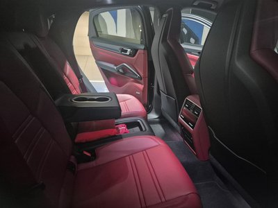 2020 Porsche CAYENNE photo 1